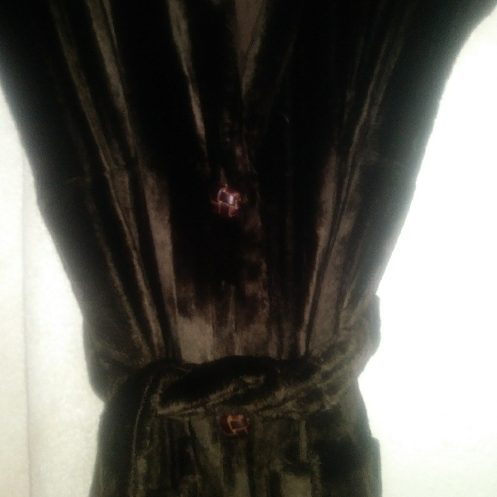 Fendi full length heirloom sleeveless mink coat. - Picture 6 of 7